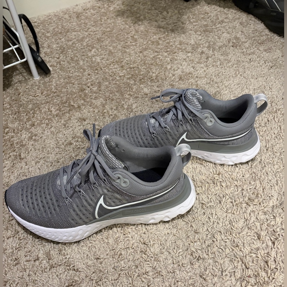 Nike Women’s Running Shoes - Light Gray & White